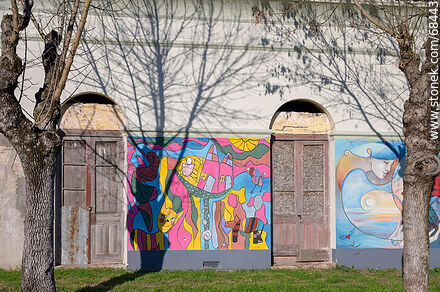 Murals painted on the walls in front of the high school - Department of Florida - URUGUAY. Photo #68443