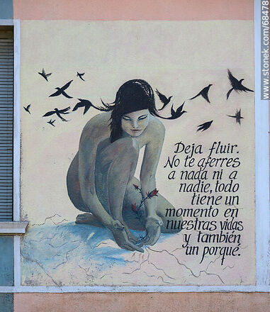 Mural de una mujer desnuda y un pensamiento - Departamento de Florida - URUGUAY. Foto No. 68478