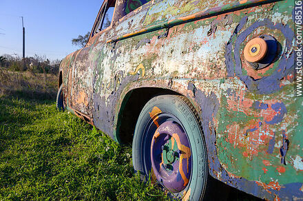 Colored car scrap - Department of Florida - URUGUAY. Photo #68516