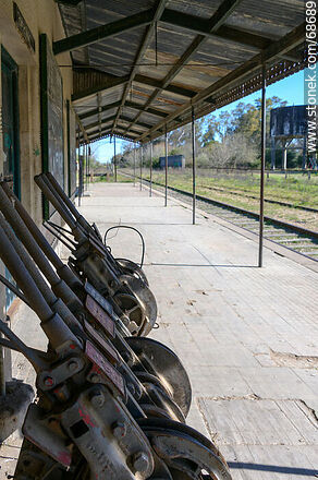 Old train station. Signals and input changes - Department of Canelones - URUGUAY. Photo #68689