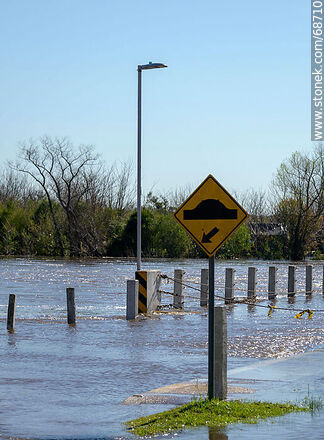 Ruta 11 inundada por crecida del río Santa Lucía - Departamento de Canelones - URUGUAY. Foto No. 68710
