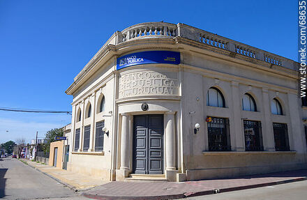 Banco República - Departamento de Canelones - URUGUAY. Foto No. 68635