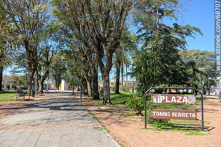 Plaza Tomás Berreta - Departamento de Canelones - URUGUAY. Foto No. 68707