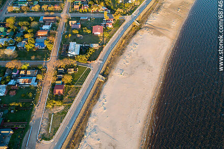 Vista aérea de la rambla y playa de San Gregorio de Polanco - Departamento de Tacuarembó - URUGUAY. Foto No. 68746