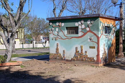 Mural en una caseta - Departamento de Tacuarembó - URUGUAY. Foto No. 68812