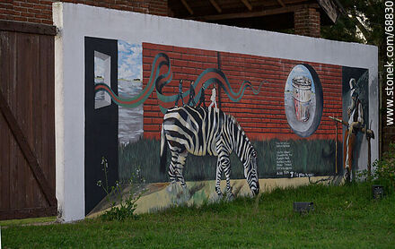 Mural frente a la rambla - Departamento de Tacuarembó - URUGUAY. Foto No. 68830