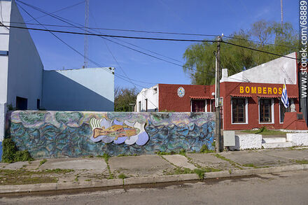 Mural al lado del cuartelillo de bomberos - Departamento de Tacuarembó - URUGUAY. Foto No. 68889