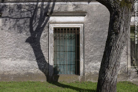 Barred window of an old house - Tacuarembo - URUGUAY. Photo #68892