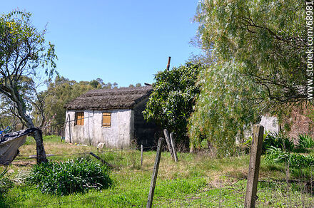 House next to the cemetery - Durazno - URUGUAY. Photo #68981