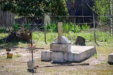 Tumbas antiguas - Departamento de Durazno - URUGUAY. Foto No. 68975