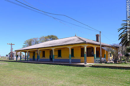Antigua estación de tren devenida en oficina del Correo - Departamento de Durazno - URUGUAY. Foto No. 69015