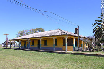 Antigua estación de tren devenida en oficina del Correo - Departamento de Durazno - URUGUAY. Foto No. 69014