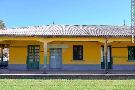Antigua estación de tren devenida en oficina del Correo - Departamento de Durazno - URUGUAY. Foto No. 69013