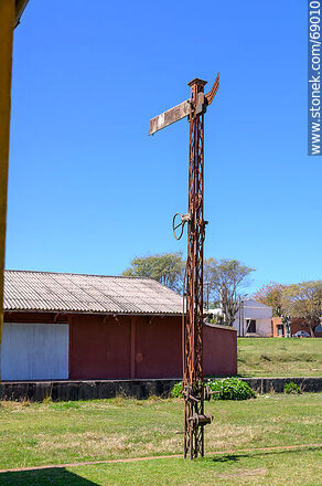 Antigua señal de ferrocarril - Departamento de Durazno - URUGUAY. Foto No. 69010