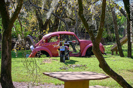 A motorcycle and a beetle for the fun of the little ones - Durazno - URUGUAY. Photo #69072