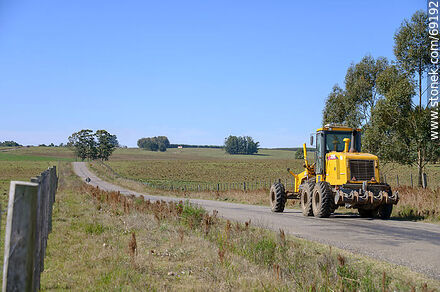 Maquinaria agrícola en ruta - Departamento de Durazno - URUGUAY. Foto No. 69192