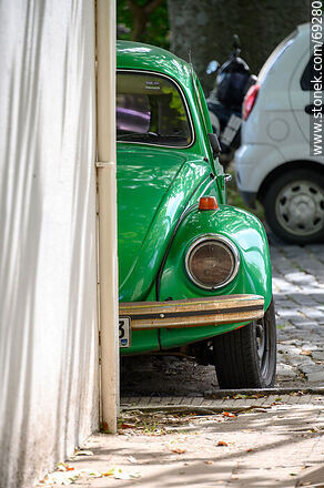 Volkswagen green Beetle - Department of Colonia - URUGUAY. Photo #69280