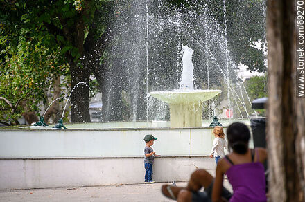 Plaza 25 de Agosto - Department of Colonia - URUGUAY. Photo #69270