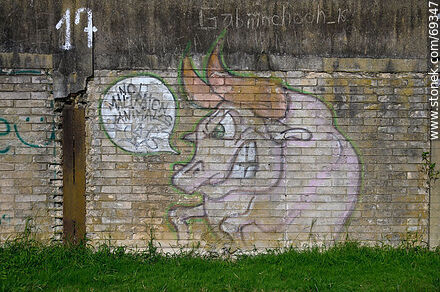 Grafitis en el Real de San Carlos - Departamento de Colonia - URUGUAY. Foto No. 69347