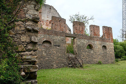 Molino Quemado. Remains of the construction - Department of Colonia - URUGUAY. Photo #69627