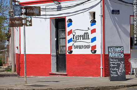 Berruti Barber Shop y pizería Mencanta - Departamento de Tacuarembó - URUGUAY. Foto No. 69678