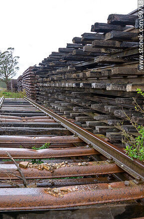 Collection of old rails and wooden sleepers - Department of Florida - URUGUAY. Photo #69718