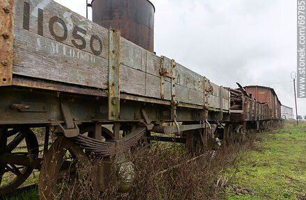 Antiguo vagón de carga de hierro y madera - Departamento de Florida - URUGUAY. Foto No. 69785