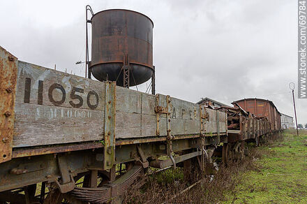 Antiguo vagón de carga de hierro y madera - Departamento de Florida - URUGUAY. Foto No. 69784