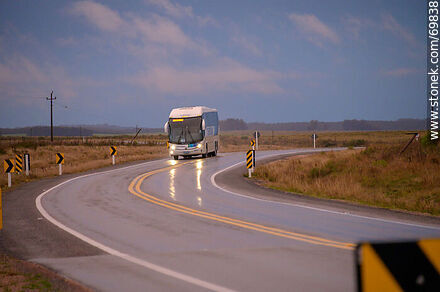La Ruta 7. Ómnibus de Turismar - Departamento de Florida - URUGUAY. Foto No. 69838