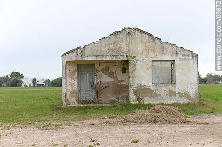 Abandoned house - Department of Canelones - URUGUAY. Photo #69872