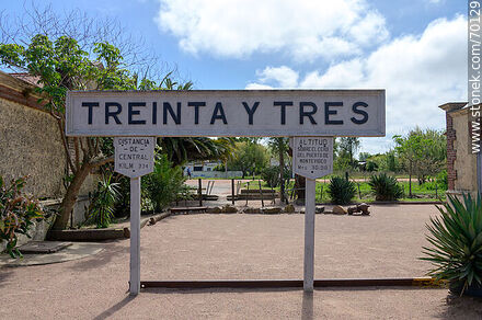 Train station sign - Department of Treinta y Tres - URUGUAY. Photo #70129