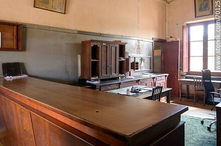 Old offices at the Treinta y Tres train station - Department of Treinta y Tres - URUGUAY. Photo #70125