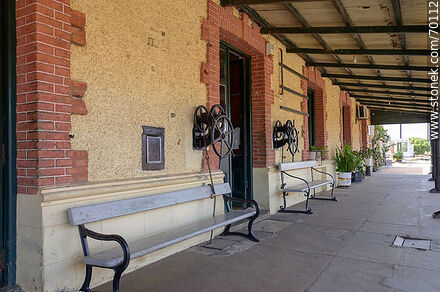 Andén de la estación de ferrocarril - Departamento de Treinta y Tres - URUGUAY. Foto No. 70112