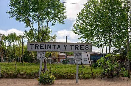 Train station sign - Department of Treinta y Tres - URUGUAY. Photo #70110