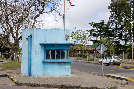 Police sentry box on the corner of Boulevard Aparicio Saravia and José Rodó - Department of Treinta y Tres - URUGUAY. Photo #70078