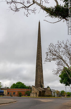 Obelisk of Treinta y Tres - Department of Treinta y Tres - URUGUAY. Photo #70069