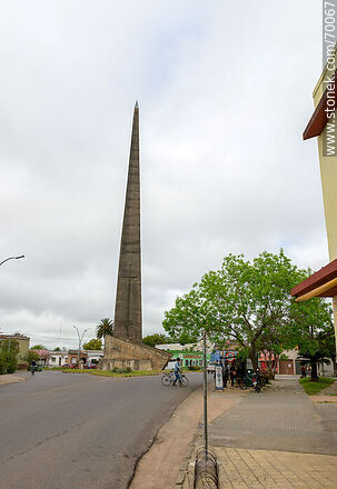Obelisk of Treinta y Tres - Department of Treinta y Tres - URUGUAY. Photo #70067