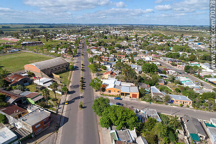 Vista aérea  del Bulevar Aparicio Saravia - Departamento de Treinta y Tres - URUGUAY. Foto No. 70178