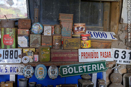 Latas y chapas esmaltadas antiguas - Departamento de Canelones - URUGUAY. Foto No. 70456