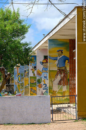 Murales en la escuela - Departamento de Canelones - URUGUAY. Foto No. 70497