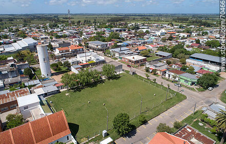 Vista aérea de una cancha de fútbol - Departamento de Canelones - URUGUAY. Foto No. 70466