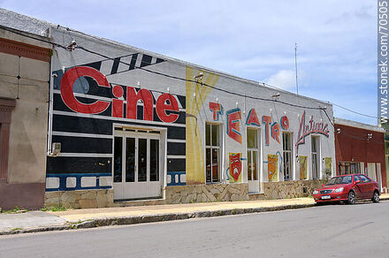 Cine teatro Artigas - Departamento de Canelones - URUGUAY. Foto No. 70505