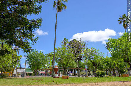 Plaza Tomás Berreta - Departamento de Canelones - URUGUAY. Foto No. 70527