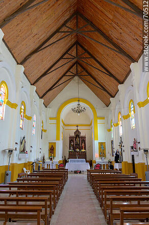 Interior de la iglesia - Departamento de Canelones - URUGUAY. Foto No. 70512