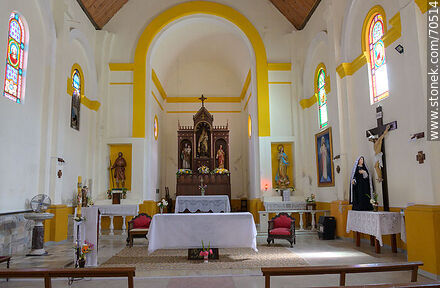 Interior de la iglesia - Departamento de Canelones - URUGUAY. Foto No. 70514