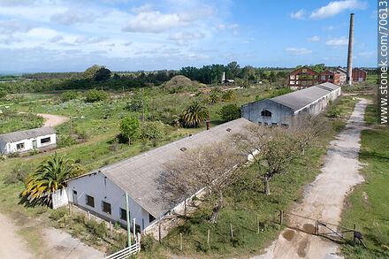 Vista aérea de las antiguas instalaciones del ingenio remolachero y azucarero de Rausa - Departamento de Canelones - URUGUAY. Foto No. 70613