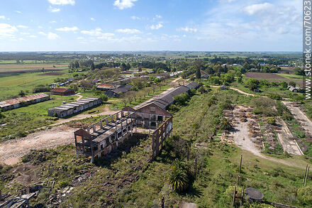 Vista aérea de las antiguas instalaciones del ingenio remolachero y azucarero de Rausa - Departamento de Canelones - URUGUAY. Foto No. 70623