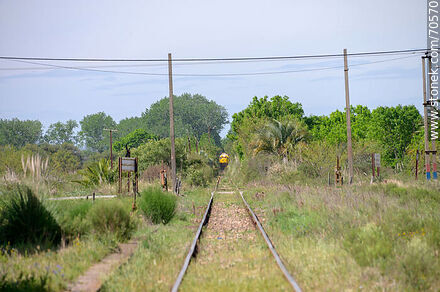 Estación de ferrocarril de Montes. Se aproxima una locomotora - Departamento de Canelones - URUGUAY. Foto No. 70570