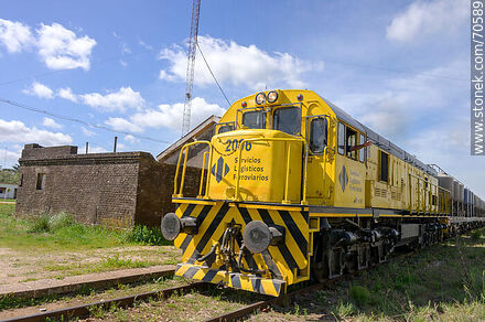 Estación de ferrocarril de Montes. Locomotora de Servicios Logísticos Ferroviarios - Departamento de Canelones - URUGUAY. Foto No. 70589