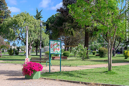 Plaza de Montes. Espacio Lectura - Departamento de Canelones - URUGUAY. Foto No. 70606